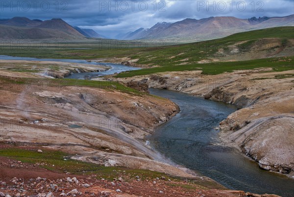 Hot springs along the road from Tsochen to Lhasa