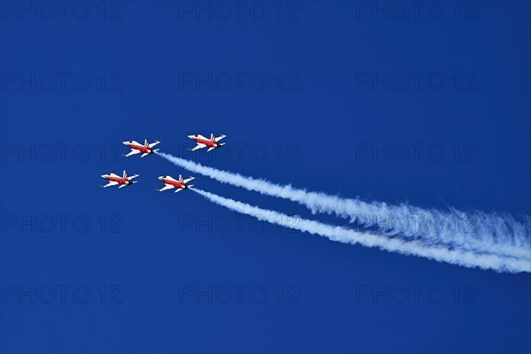 Formation flight of the Patrouille Suisse with the Northrop F-5E Tiger II