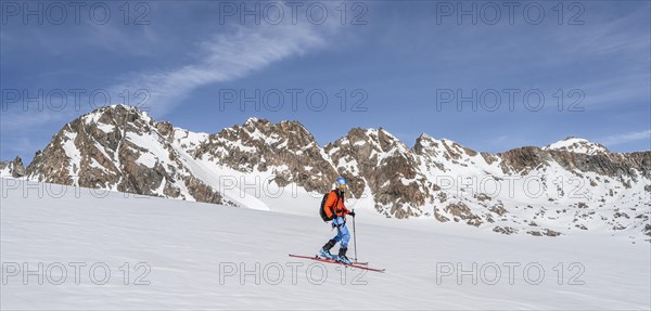 Ski tourers at Lisenser Ferner