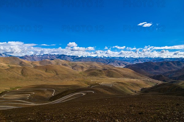 Serpentines on the way to Mount Everest