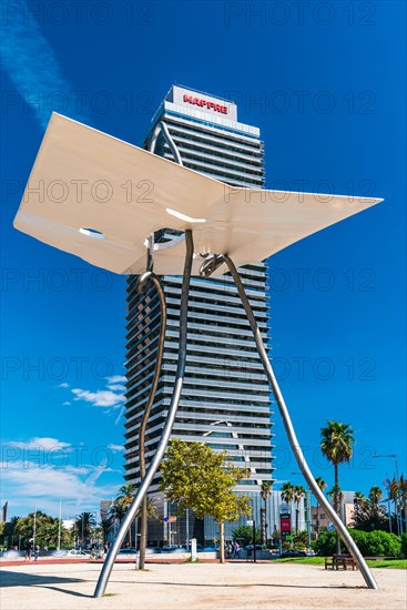 David and Goliath sculpture by Antoni Llena in Barcelona