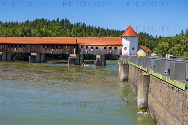 Ickinger Weir at the beginning of the Isar Canal