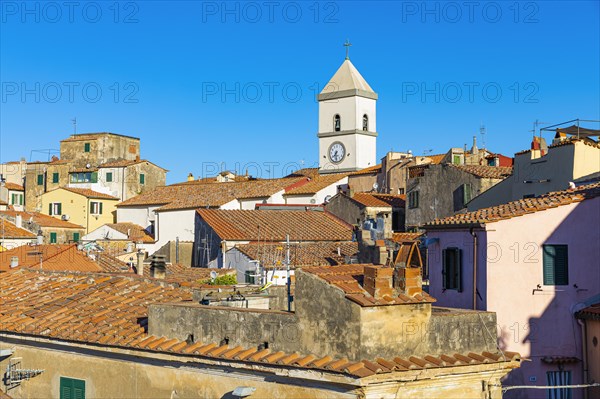 Above the roofs of the idyllic mountain village of Capoliveri