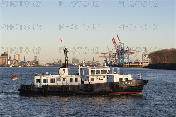 Pilot boat Lotse 2 in the evening light in the wintry harbour near Finkenwerder