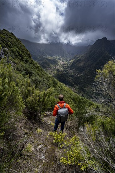 Hikers at Pico do Alto