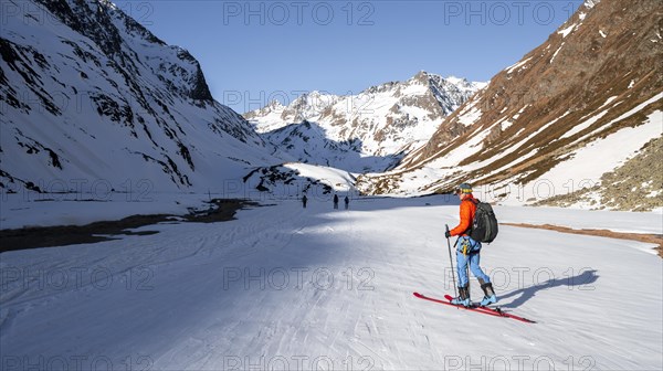 Ski tourers in the Oberberg valley