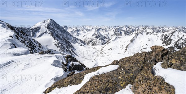 Mountain panorama of the Stubai Alps in winter with Schrankarkogel peak