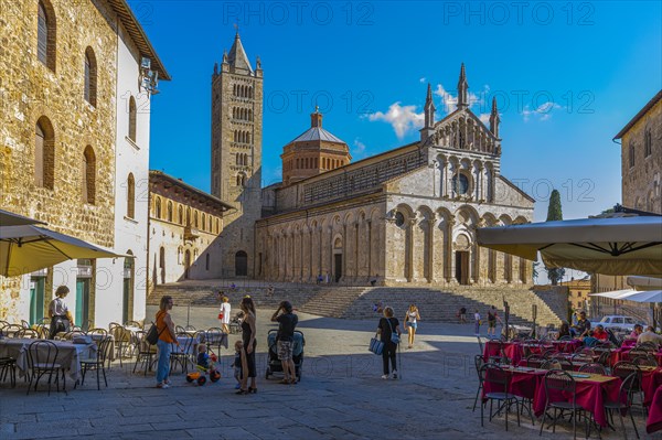 Street restaurants on Piazza Garibaldi