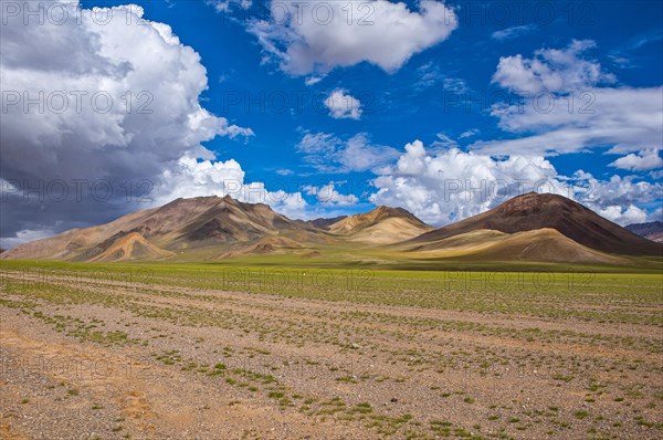 Mountainous ladnscape along the road from Ali and Gerze