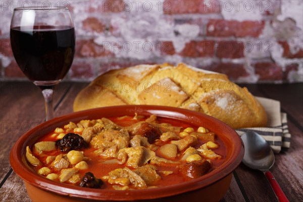 Clay casserole with Madrid-style stewed tripe