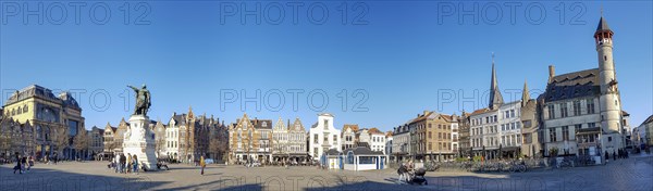 Panoramic photo of Vrijdagmarkt Square with Jacob Van Arteveld sculpture