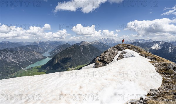 Hikers on the summit ridge of Thaneller