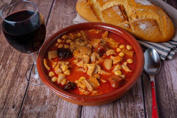 Clay casserole with Madrid-style stewed tripe