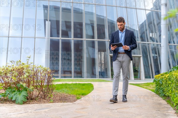 Young businessman man outside the office