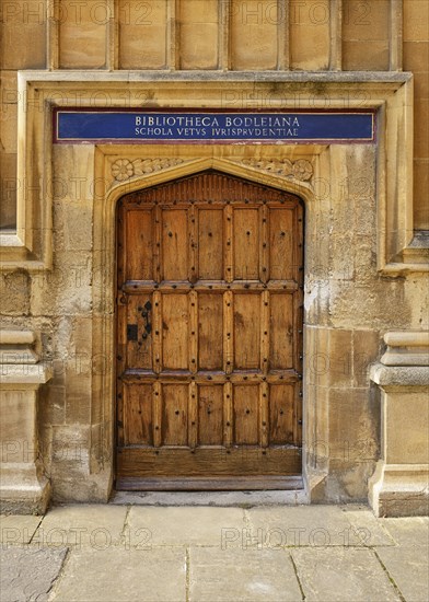 Doorway to the Schola Vetvs Ivrisprvdentiae in the quadrangle of the Bodleian Library