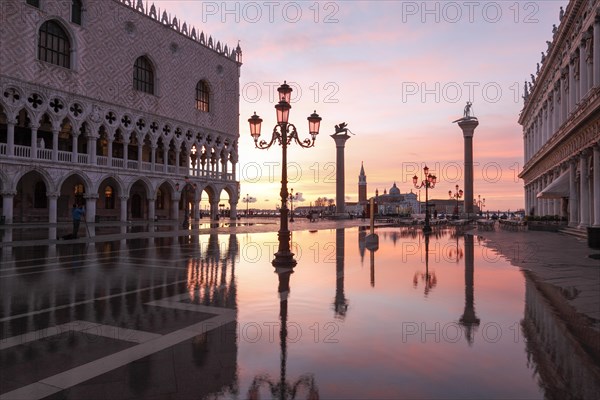 The Piazzetta in the rising sun