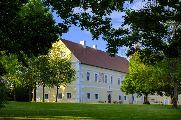 Atzenbrugg Castle