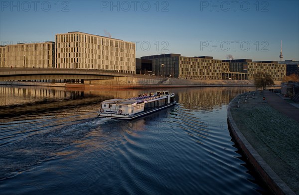 An excursion boat in late autumn on the Spree