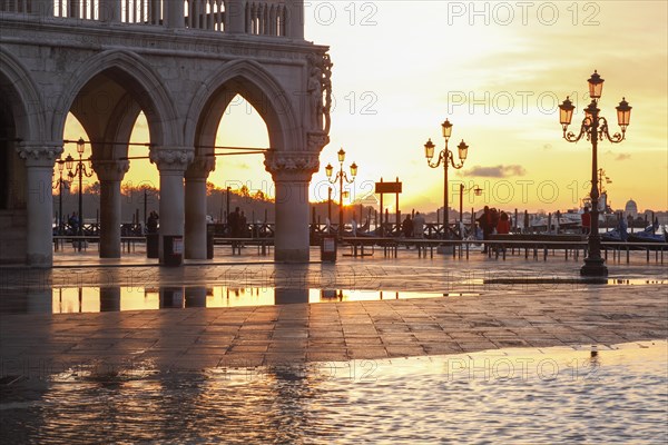 Sunrise at the Piazzetta during the Acqua alta