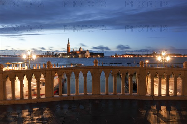 Isola di San Giorgio mit San Giorgio Maggiore at sunrise