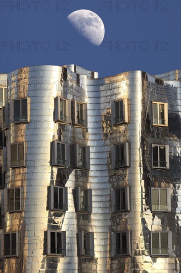 Building by Frank O. Gehry at the Media Harbour