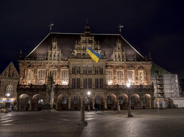 Night photo of UNESCO World Heritage Site Bremen Town Hall and Bremen Roland on Bremen's market square