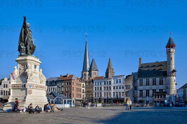 Vrijdagmarkt square with Jacob Van Arteveld sculpture