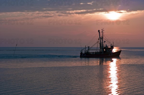 A crab cutter leaving the harbour of Dorum Neufeld