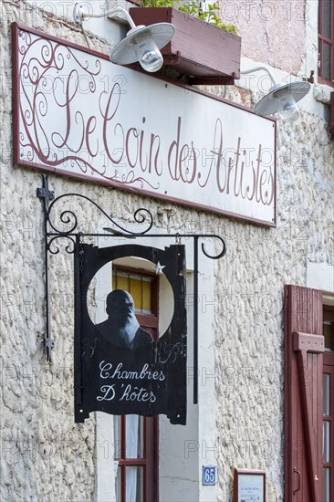 Sign showing silhouette of Impressionist painter Claude Monet at Le Coin des Artistes