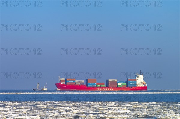 Drift ice on the Lower Elbe near Cuxhaven Doese