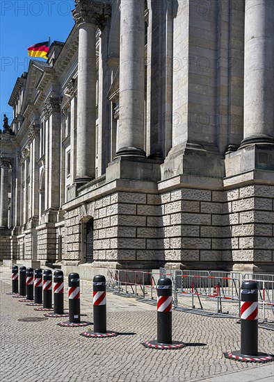 Security bollards on the west wing of the Reichstag building