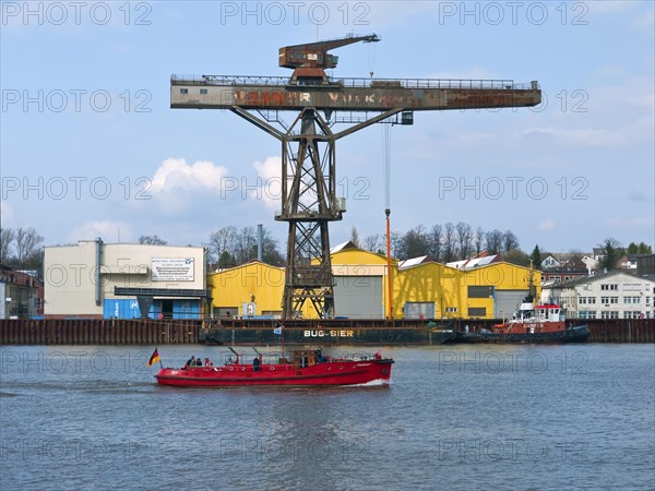 Fireboat 1 on the Weser in front of the hammer crane and the industrial site Bremer Vulkan