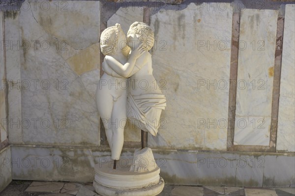 Statue in the Domus di Amore e Psiche