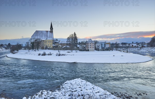 Running on the Salzach in winter at sunset