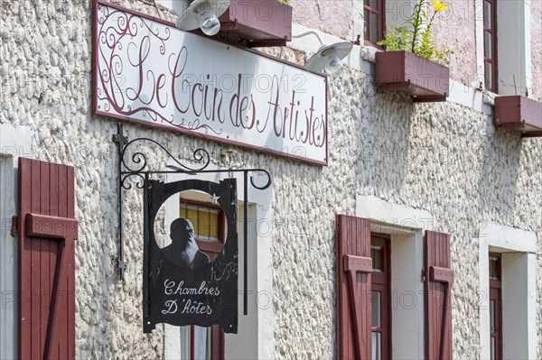 Sign showing silhouette of Impressionist painter Claude Monet at Le Coin des Artistes