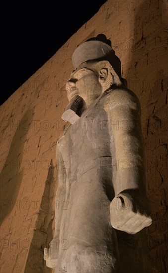 Statue of Ramses II on the pylon