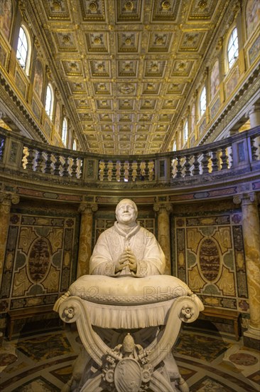 Statue of Pius IX in the Confessio