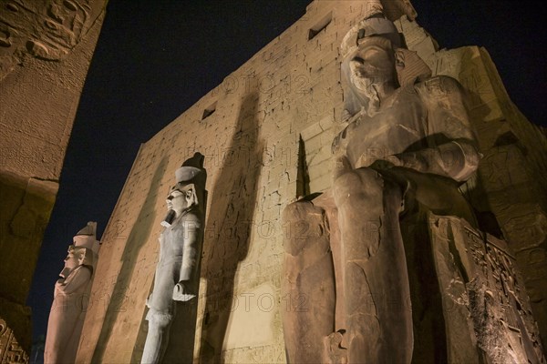 Statues of Ramses II at the pylon