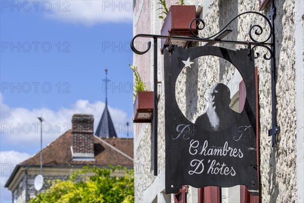 Sign showing silhouette of Impressionist painter Claude Monet at Le Coin des Artistes