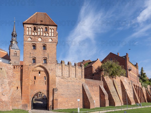 Brick building Rossfurth with Elbtor and city wall