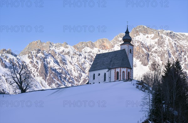 Parish church in wintry landscape with Hochkoenig