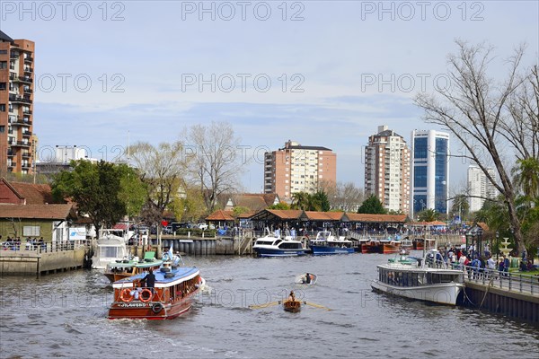 Excursion boat on the Rio Lujan