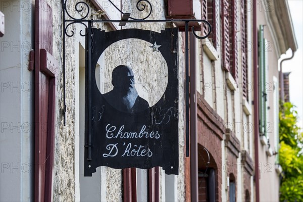 Sign showing silhouette of Impressionist painter Claude Monet at Le Coin des Artistes