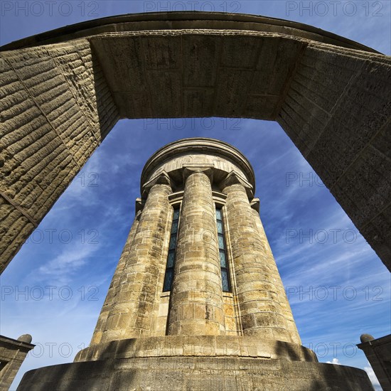 Burschenschaftsdenkmal mit Saeulenumgang