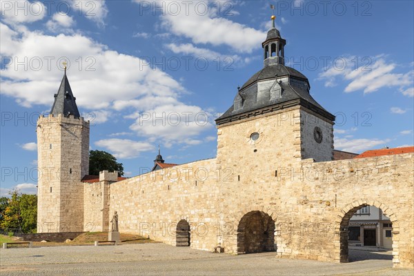 City wall with Rabenturm and Frauentor