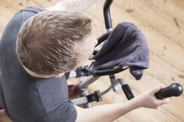 Man on the cross trainer