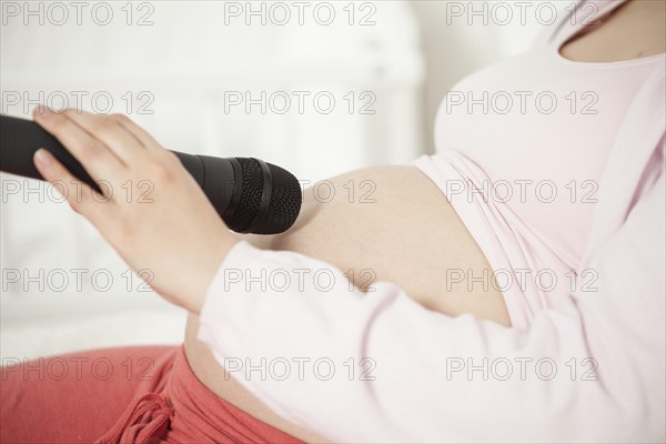 Pregnant woman with microphone on baby belly | MR:yes NH_pregnant_belly_mr