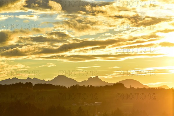 Sunset near Rottenbuch in Pfaffenwinkel with a view of the Allgaeu mountains