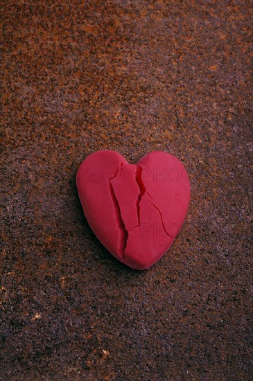 Cracked fondant icing heart