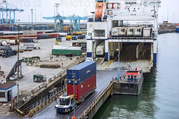 Containers boarding the roll-on/roll-off